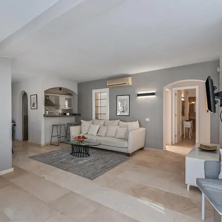 La Caleta Seaside With Pool Вилла *