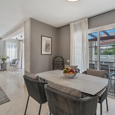 La Caleta Seaside With Pool Вилла *