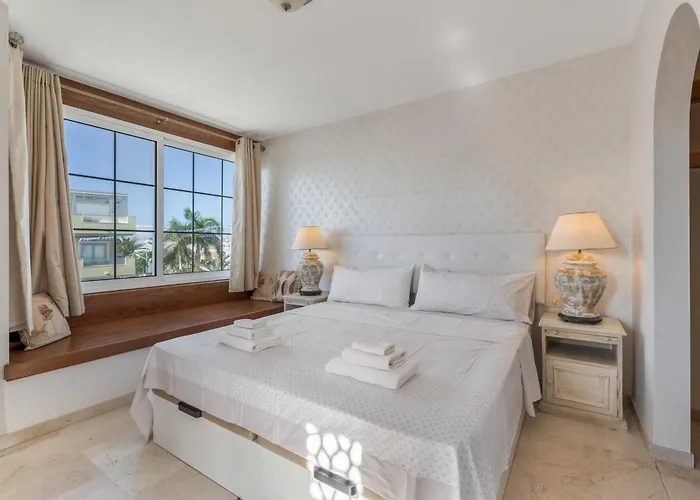 La Caleta Seaside With Pool أذيخي