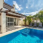 La Caleta Seaside With Pool Villa *