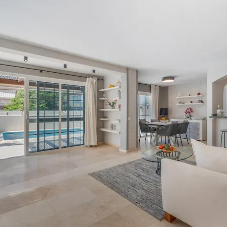 La Caleta Seaside With Pool 빌라 *