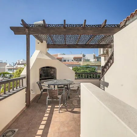 La Caleta Seaside With Pool 아데제