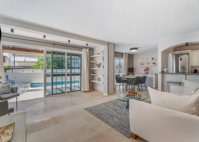 La Caleta Seaside With Pool 빌라 *