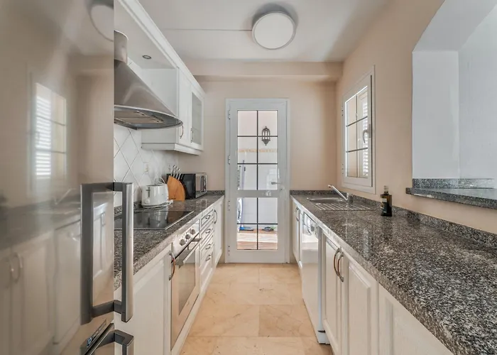 La Caleta Seaside With Pool 빌라 아데제