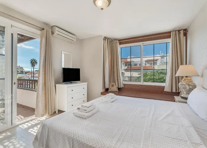 La Caleta Seaside With Pool