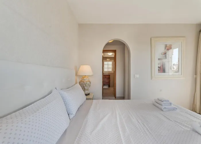 La Caleta Seaside With Pool *