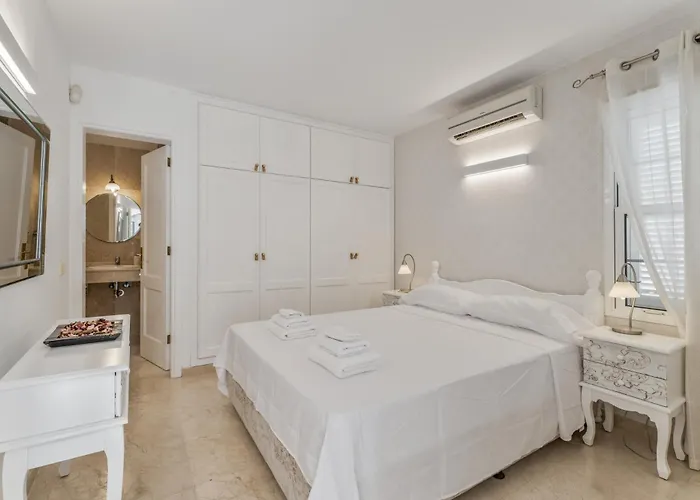 La Caleta Seaside With Pool 빌라 *