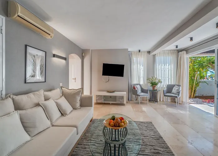 La Caleta Seaside With Pool וילה