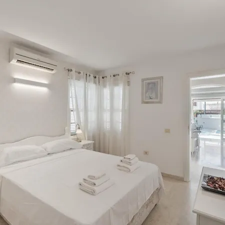 La Caleta Seaside With Pool