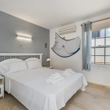 La Caleta Seaside With Pool Villa